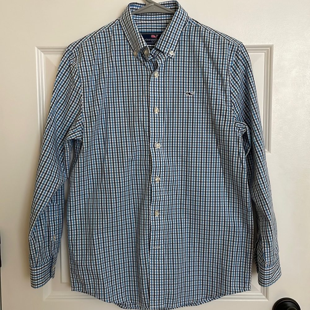 Vineyard vines boys button down- size M